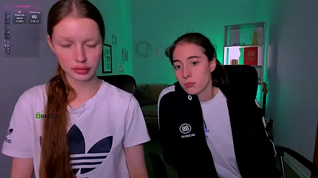 Snapshot of khloebeauty chatting on November 18, 9:08 pm khloebeauty online show from November 18, 9:08 pm