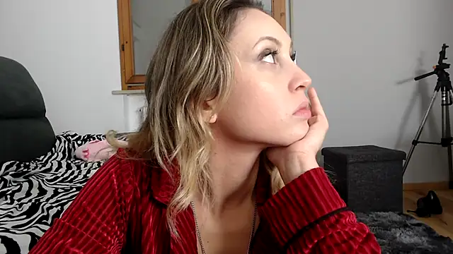 Snapshot of L_Sofia chatting on November 5, 7:52 am L Sofia online show from November 5, 7:52 am