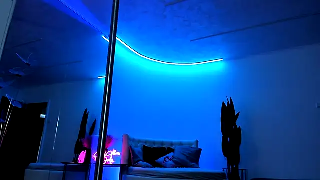 JessicaSky  online show from September 22, 5:15 pm