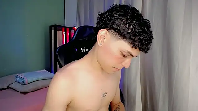 dilan hott  online show from November 14, 8:29 pm