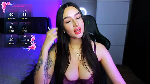 Veronica Larsson online show from November 5, 8:53 pm