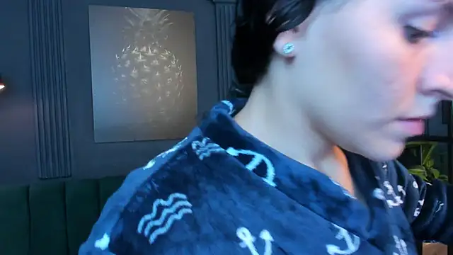 Snapshot of aliceandsia chatting on September 18, 1:40 am aliceandsia online show from September 18, 1:40 am