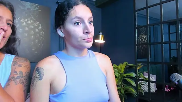 Snapshot of aliceandsia chatting on October 6, 12:13 pm aliceandsia online show from October 6, 12:13 pm