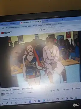 Snapshot of Hidden_African_Fruit chatting on February 18, 6:59 pm Hidden African Fruit online show from February 18, 6:59 pm