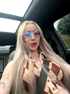 Snapshot of Sweet_Soffi chatting on October 8, 7:00 pm Sweet Soffi online show from October 8, 7:00 pm