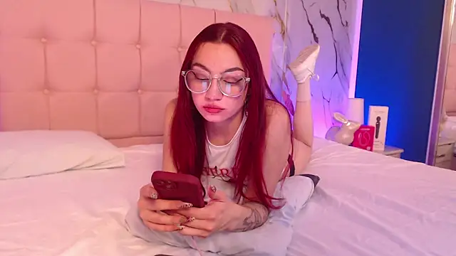 Snapshot of Red_kytty6 chatting on December 16, 3:17 pm Red kytty6 online show from December 16, 3:17 pm