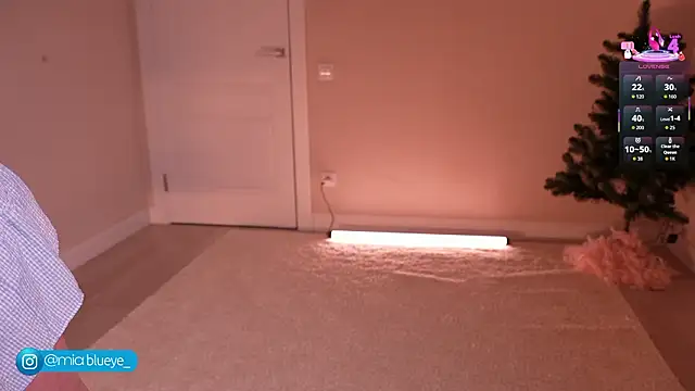 Miablueye online show from February 19, 4:36 pm