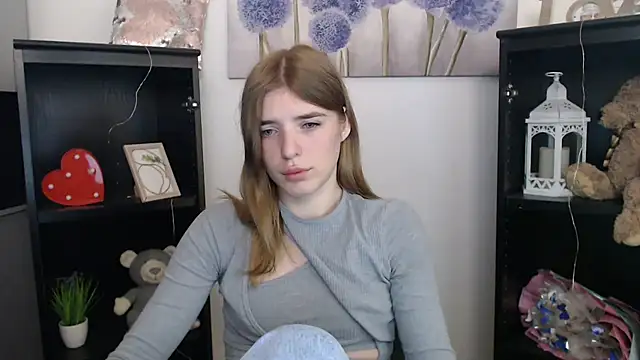 Snapshot of JuiceLips__ chatting on October 6, 6:55 am JuiceLips online show from October 6, 6:55 am