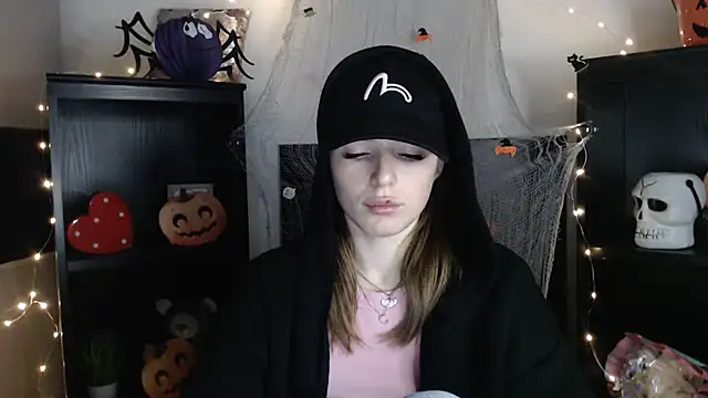 Snapshot of JuiceLips__ chatting on November 2, 9:11 am JuiceLips online show from November 2, 9:11 am