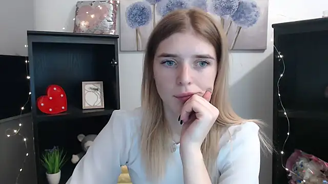 Snapshot of JuiceLips__ chatting on November 14, 3:44 pm JuiceLips online show from November 14, 3:44 pm