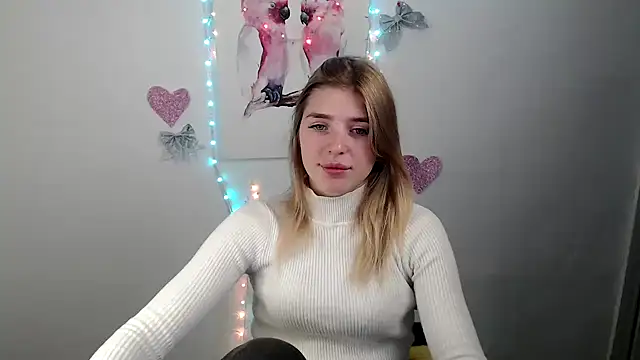 Snapshot of JuiceLips__ chatting on December 1, 2:11 pm JuiceLips online show from December 1, 2:11 pm