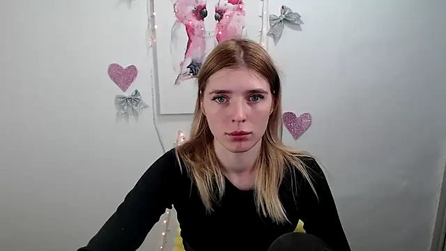 Snapshot of JuiceLips__ chatting on December 2, 2:23 pm JuiceLips online show from December 2, 2:23 pm