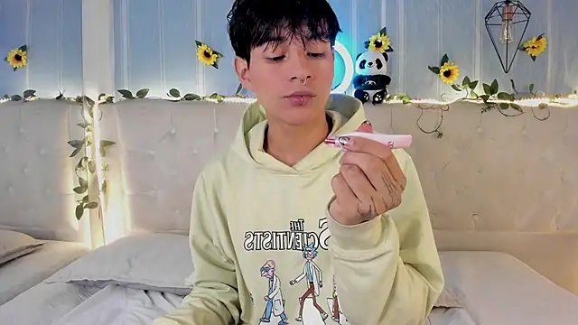 AleAurarashi online show from December 1, 4:50 am