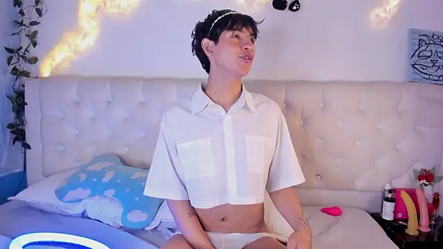 Snapshot of AleAurarashi chatting on December 19, 5:58 am AleAurarashi online show from December 19, 5:58 am