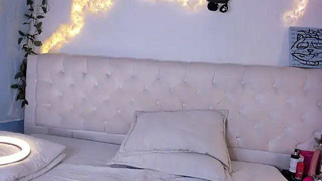 Snapshot of AleAurarashi chatting on December 20, 3:57 am AleAurarashi online show from December 20, 3:57 am