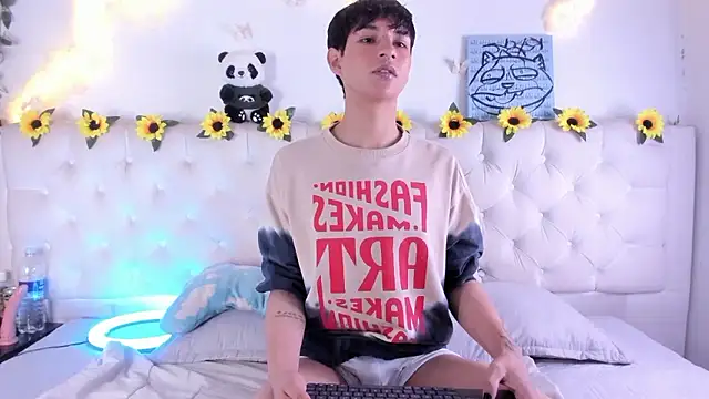 Snapshot of AleAurarashi chatting on January 18, 12:47 am AleAurarashi online show from January 18, 12:47 am