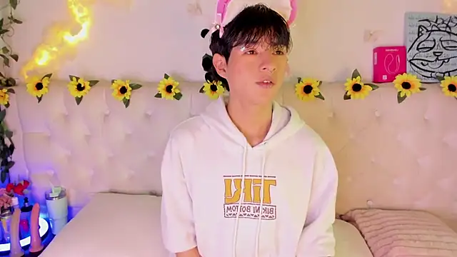 Snapshot of AleAurarashi chatting on February 24, 1:25 am AleAurarashi online show from February 24, 1:25 am