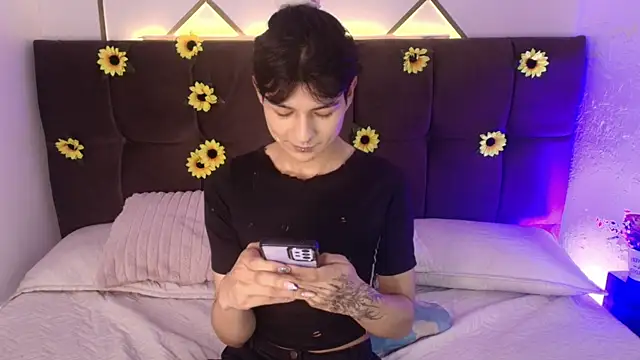 AleAurarashi online show from April 13, 5:24 am