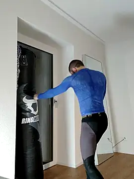 Snapshot of EyesNeverLies chatting on September 28, 3:23 am EyesNeverLies online show from September 28, 3:23 am