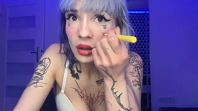 Snapshot of FluffySlutt chatting on December 22, 12:29 am FluffySlutt online show from December 22, 12:29 am