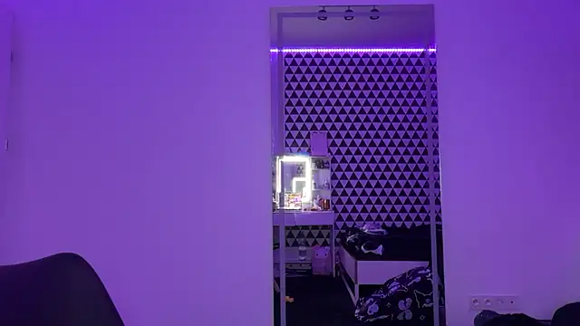 Snapshot of FluffySlutt chatting on February 2, 12:31 am FluffySlutt online show from February 2, 12:31 am