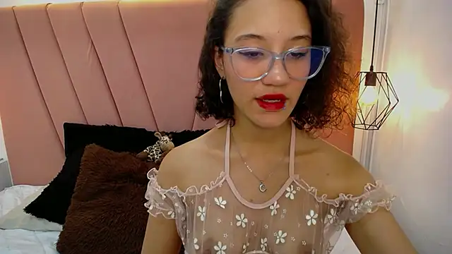 Snapshot of miss_m1a chatting on September 28, 12:49 am miss m1a online show from September 28, 12:49 am