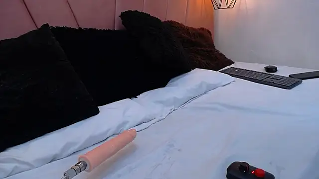 Snapshot of miss_m1a chatting on November 17, 11:27 am miss m1a online show from November 17, 11:27 am