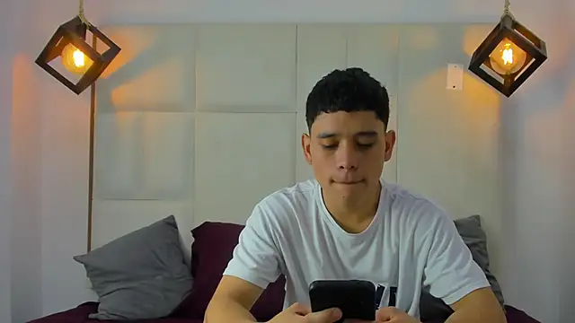 Snapshot of aron_twink66 chatting on September 12, 1:33 pm aron twink66 online show from September 12, 1:33 pm