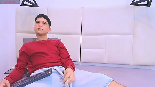 Snapshot of aron_twink66 chatting on September 24, 3:15 pm aron twink66 online show from September 24, 3:15 pm