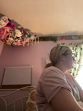 imawhorenslut19 online show from June 12, 9:25 pm