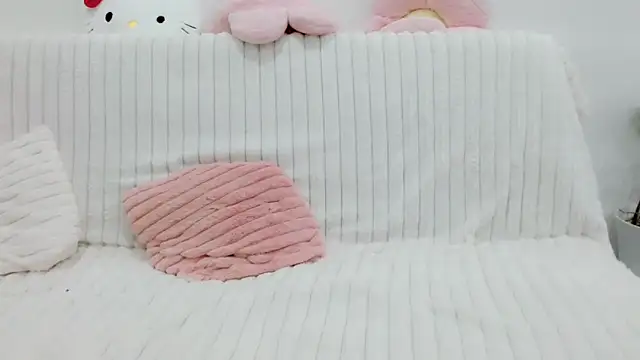 Emmahahaha17 online show from October 2, 4:36 pm