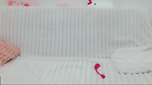 Emmahahaha17 online show from November 1, 2:19 pm