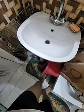 WelloffUpthrow online show from February 17, 11:00 pm