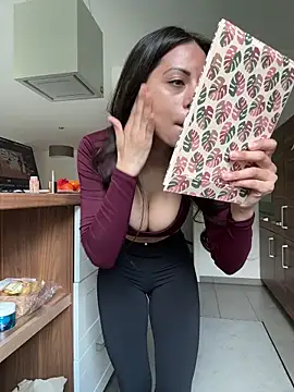 Teparolaverga1990 online show from April 14, 9:59 am