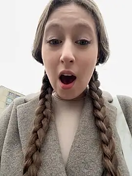 FroggyAnna online show from October 5, 2:15 pm