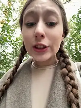 FroggyAnna online show from October 10, 2:05 pm