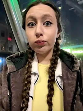 FroggyAnna online show from November 3, 2:40 pm