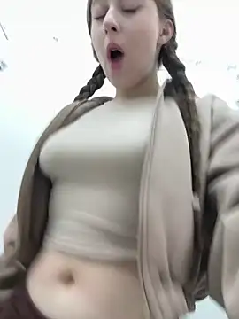 FroggyAnna online show from March 4, 4:24 pm