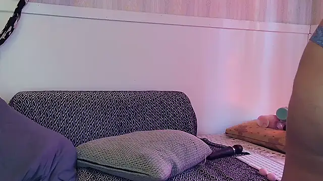 Snapshot of TheNaturalistX chatting on September 9, 2:49 pm TheNaturalistX online show from September 9, 2:49 pm