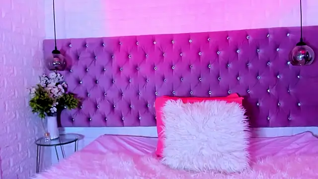 Snapshot of Scarlet_Monroee chatting on September 24, 3:21 am Scarlet Monroee online show from September 24, 3:21 am
