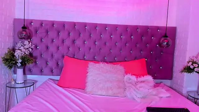 Snapshot of Scarlet_Monroee chatting on October 4, 2:42 am Scarlet Monroee online show from October 4, 2:42 am