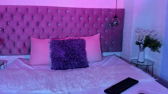 Snapshot of Scarlet_Monroee chatting on October 21, 4:13 am Scarlet Monroee online show from October 21, 4:13 am