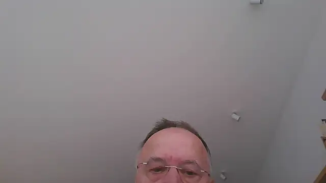 Snapshot of knodli chatting on October 1, 1:06 pm knodli online show from October 1, 1:06 pm