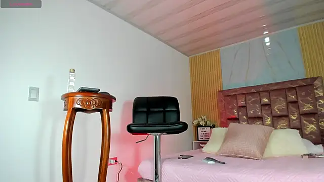 Isabella Haddad online show from October 31, 4:24 am