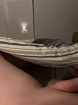 alex110429 online show from April 19, 9:06 pm