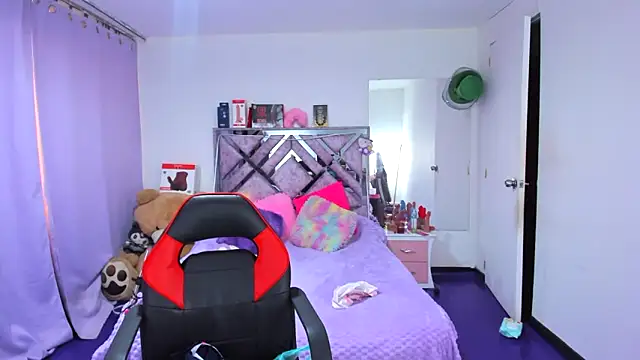 Luna Analya online show from April 8, 2:50 pm