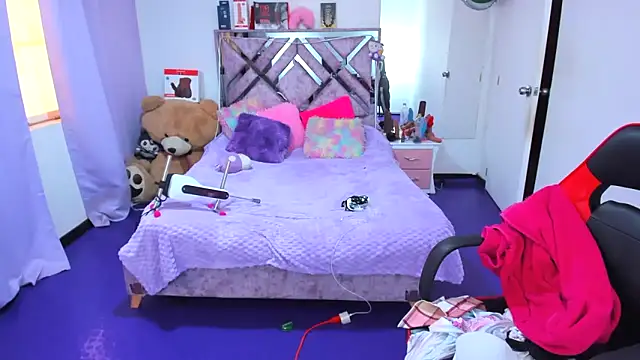 Luna Analya online show from April 9, 1:05 pm