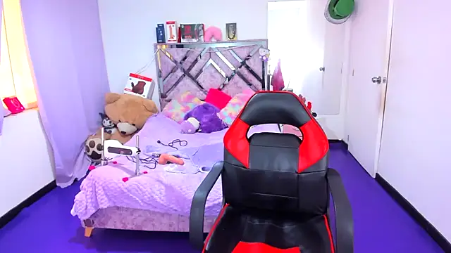 Luna Analya online show from April 15, 4:25 pm