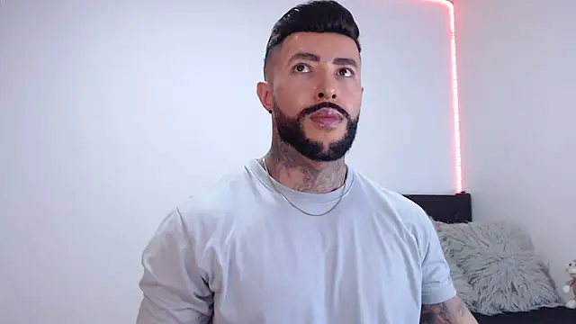 andrea de lucaa online show from September 11, 2:55 am