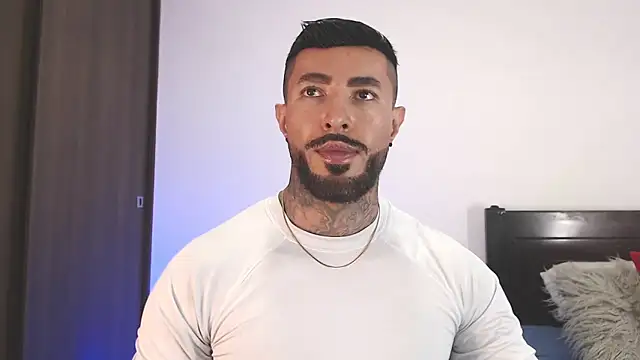 andrea de lucaa online show from April 9, 2:44 am